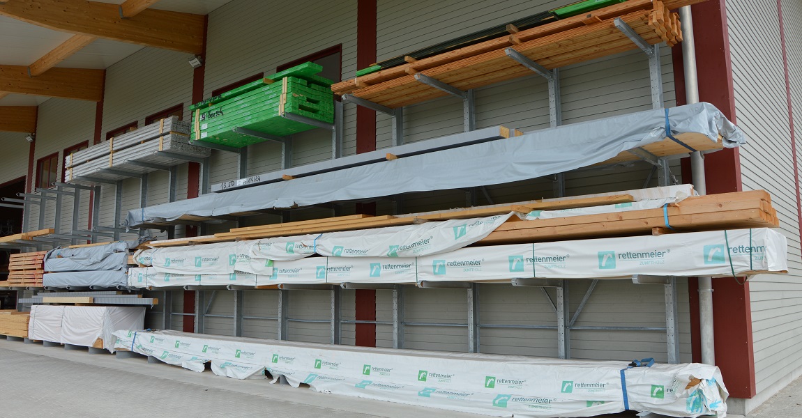 kragarmregal-platzsparend-lagern Kragarmregal einseitig unter einem Vordach