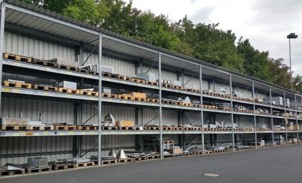 palettenregal-mit-dach Palettenregal feuerverzinkt mit Dach und Rückwand